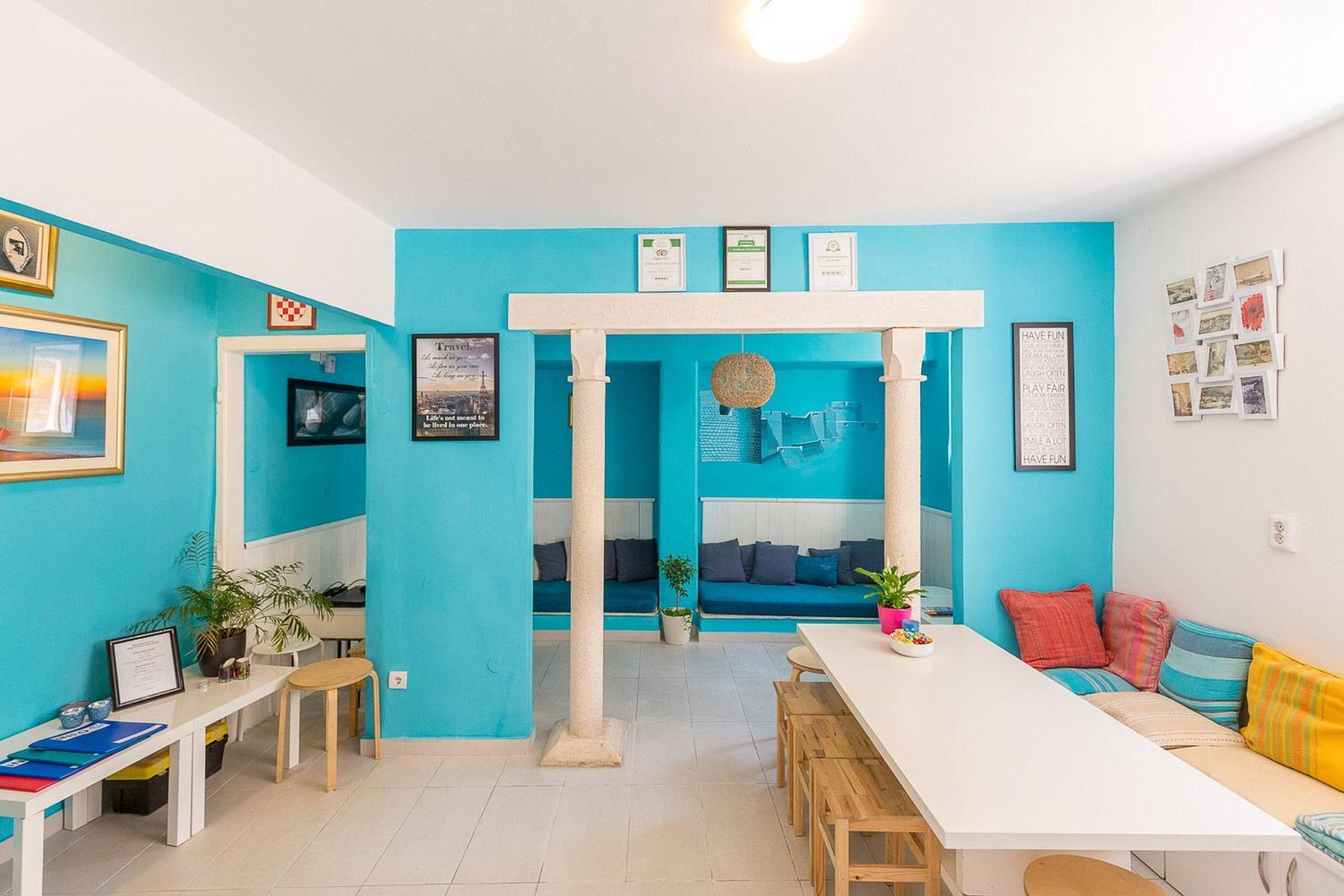 City Walls Hostel Дубровник Экстерьер фото